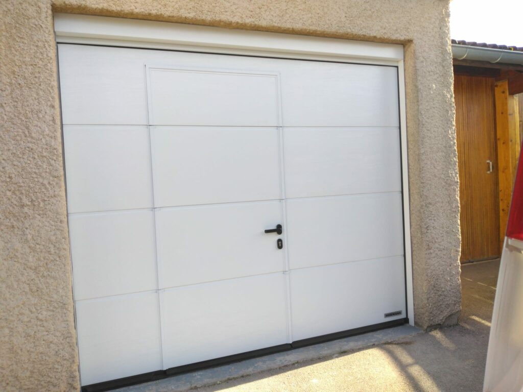 Porte-de-garage-battante-1