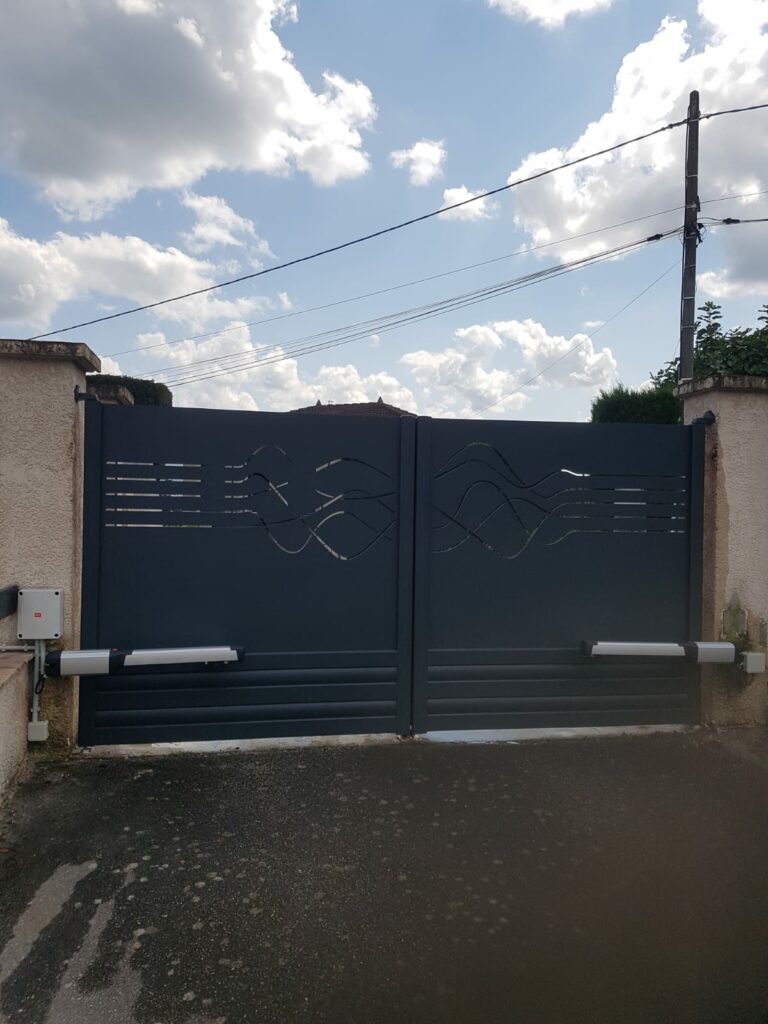 Porte-de-garage-battante-2