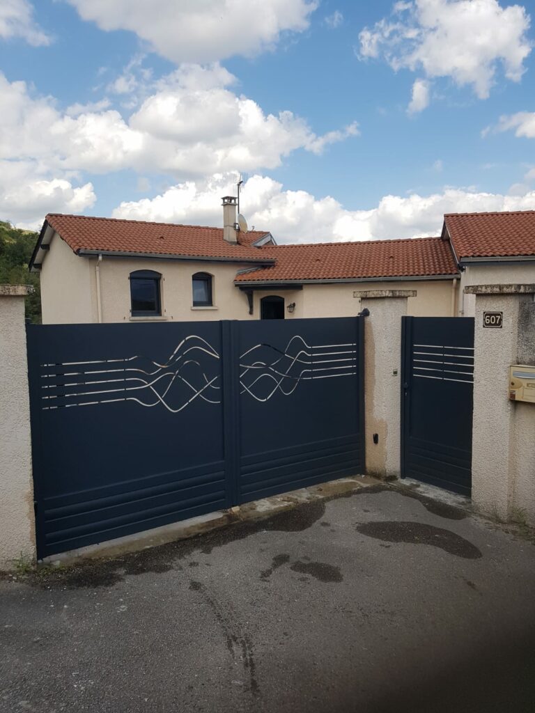 Porte-de-garage-battante-4