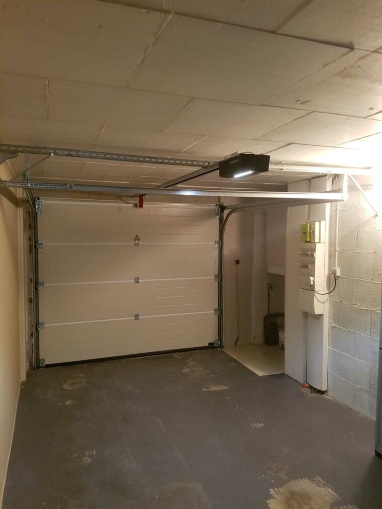 Porte-de-garage-sectionnelle-1