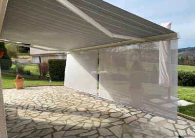 Store banne avec lambrequin enroulable